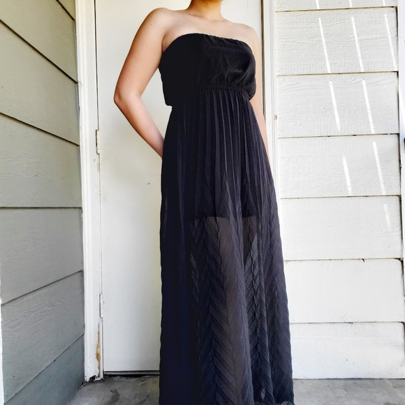 YA Los Angeles | Black Chevron Pleated Maxi Dress - Picture 7 of 7